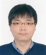 이근섭  사진